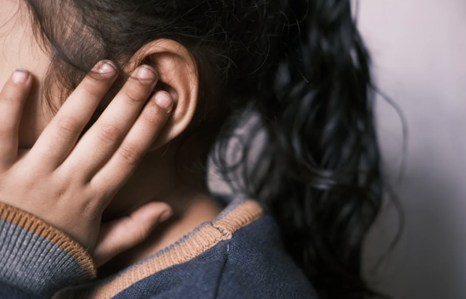 Jangan Tunggu Sampai Sunyi: Pentingnya Tes Audiometri Berkala